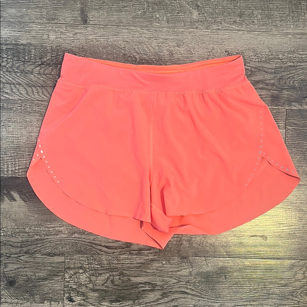 Lululemon shorts size 6 in raspberry cream